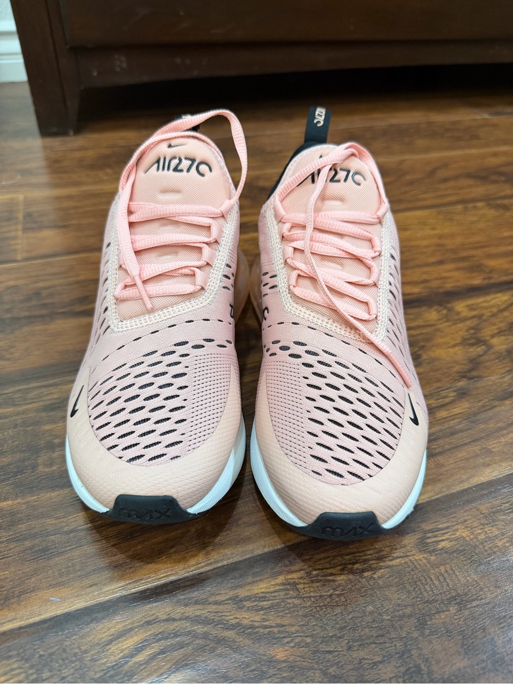 Nike Women’s Air Max 270 Coral Pink Sneakers - Picture 2 of 4